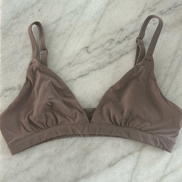 NWOT Skims triangle bralette size medium $25 - Picture 1 of 3